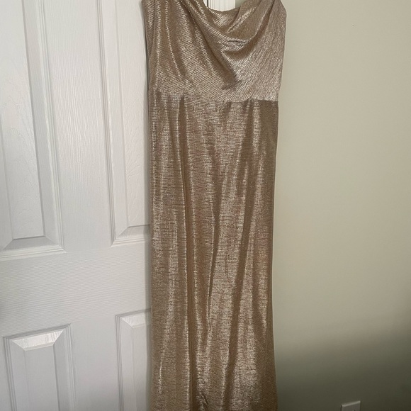 Long dress, worn 1x as a bridesmaid dress. Very comfortable - Picture 2 of 3